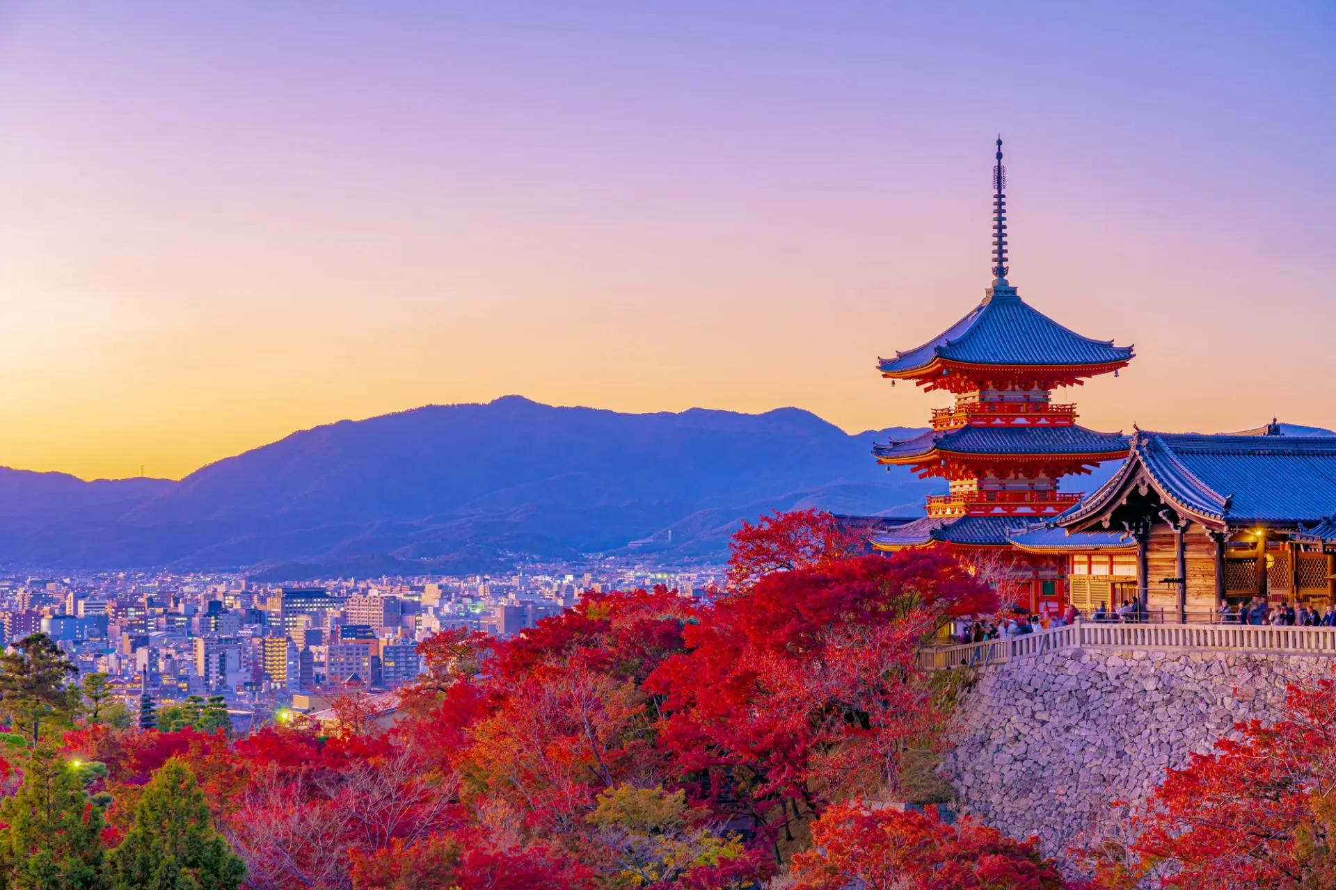 京都(dōu)必訪景點，被選為世界文(wén)化(huà)遺產的(de)寺院